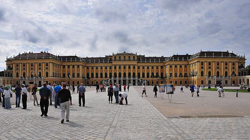 Shörnbrunn Sarayı